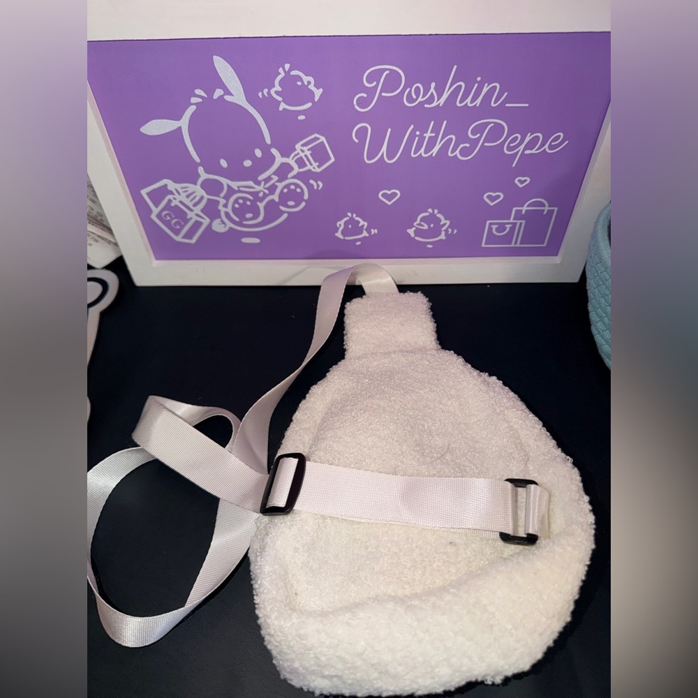 🐾NWOT Sherpa Pochacco Crossbody Sling Bag - Picture 2 of 3